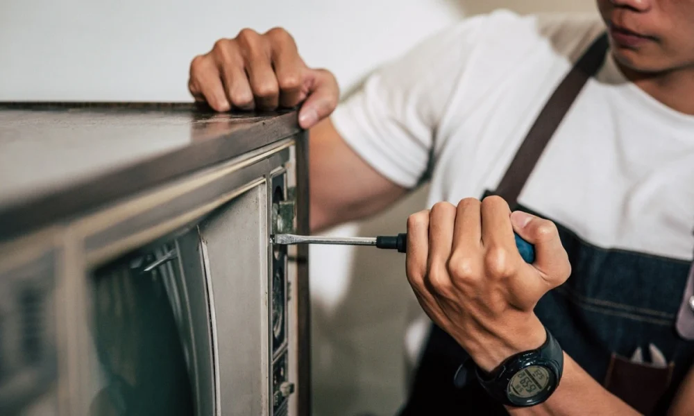 Technician repairing Microwave at homein LA
